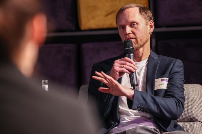 Staale Nerboe speaking at the panel
