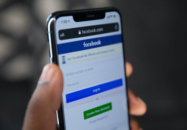 React Native mobil uygulama örnekleri - Facebook