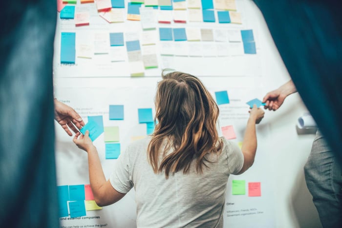 a photo of a woman conducting a workshop for creating a UX product vision statement