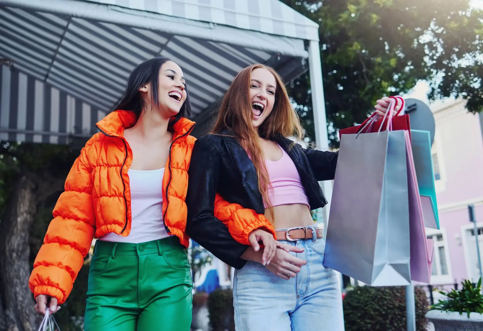 shopping-bag-excited-fashion-people-115604763